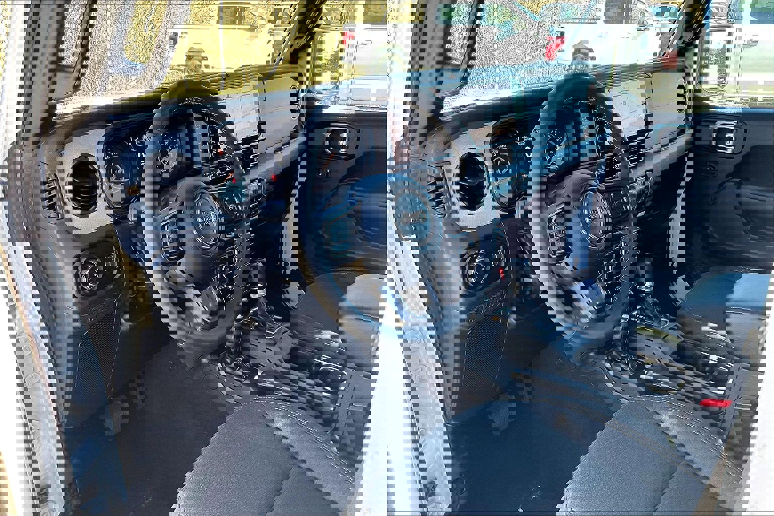 Used 2025 Jeep Wrangler Sport S image 13