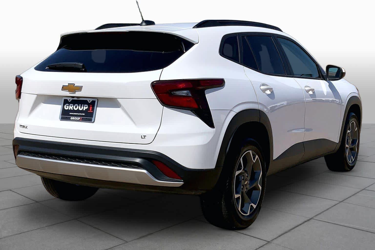 Used 2025 Chevrolet Trax LT FWD image 13
