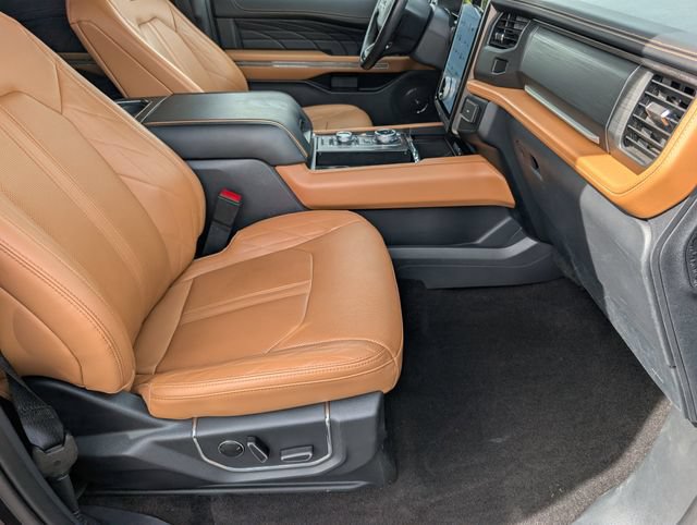 Used 2023 Ford Expedition Max Platinum AWD/4WD image 32