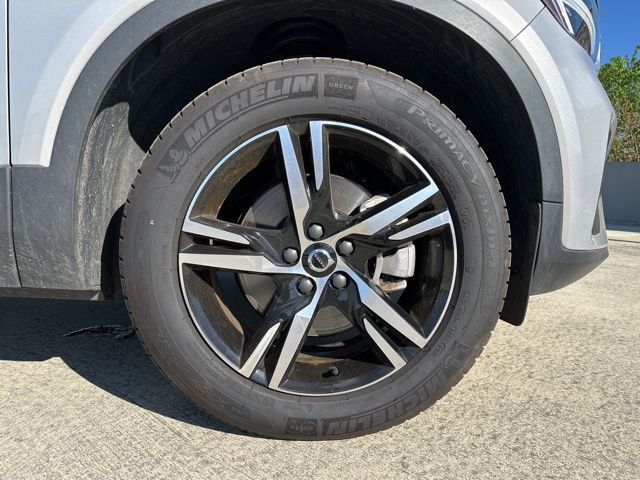 Certified 2025 Volvo XC40 B5 Core image 11