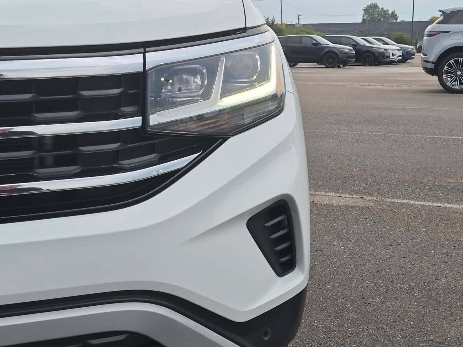 Used 2023 Volkswagen Atlas SE w/ Black Wheel Package FWD image 10
