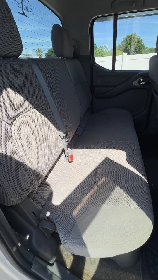 Used 2010 Nissan Frontier SE image 15