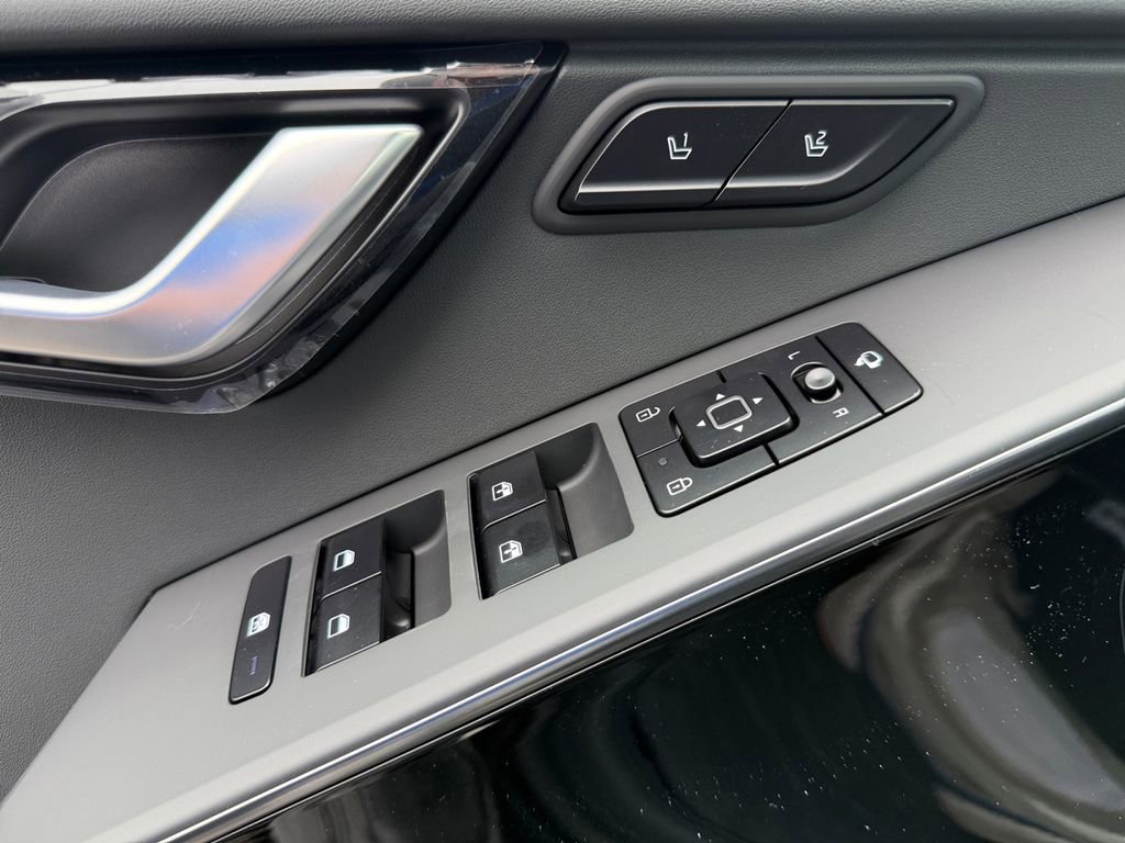 New 2025 Kia Niro SX Touring image 17