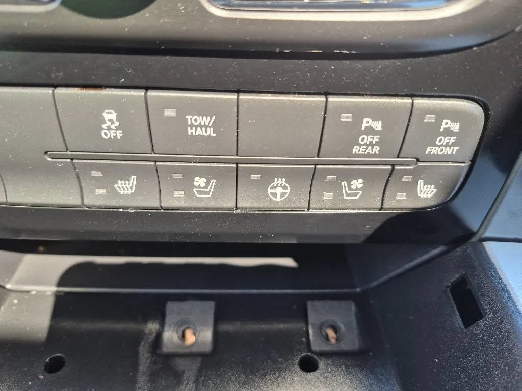 Used 2018 RAM 2500 Laramie w/ Sport Appearance Group AWD/4WD image 31
