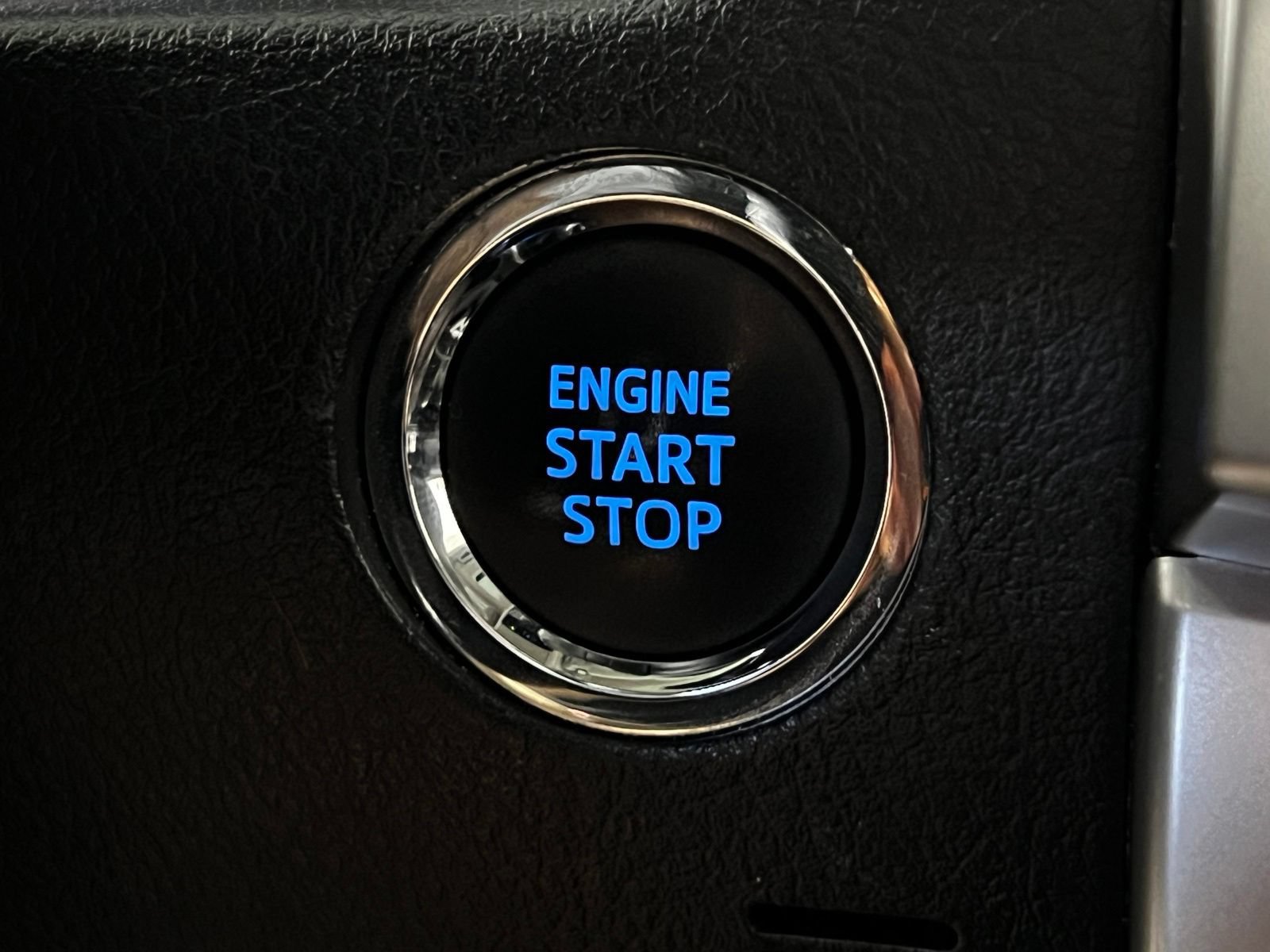Used 2022 Toyota 4Runner Limited AWD/4WD image 23