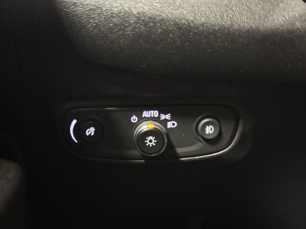 Used 2021 Chevrolet Equinox LT FWD image 18