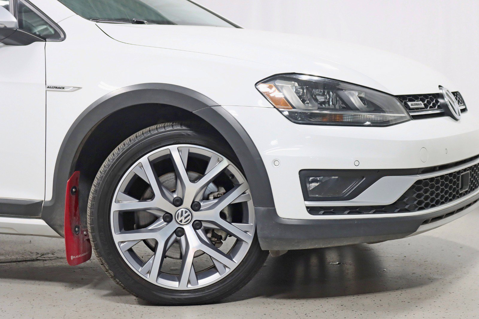 Used 2017 Volkswagen Golf Alltrack SEL AWD/4WD image 5