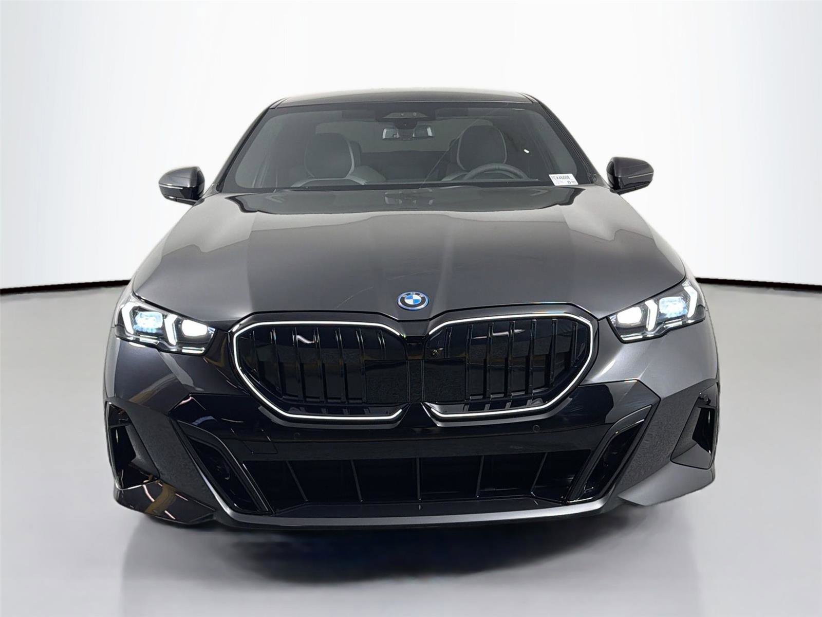 New 2026 BMW 550e xDrive w/ Executive Package image 2