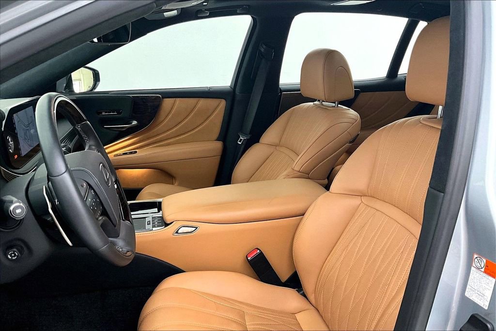 Used 2022 Lexus LS 500 w/ Interior Upgrade Package image 32