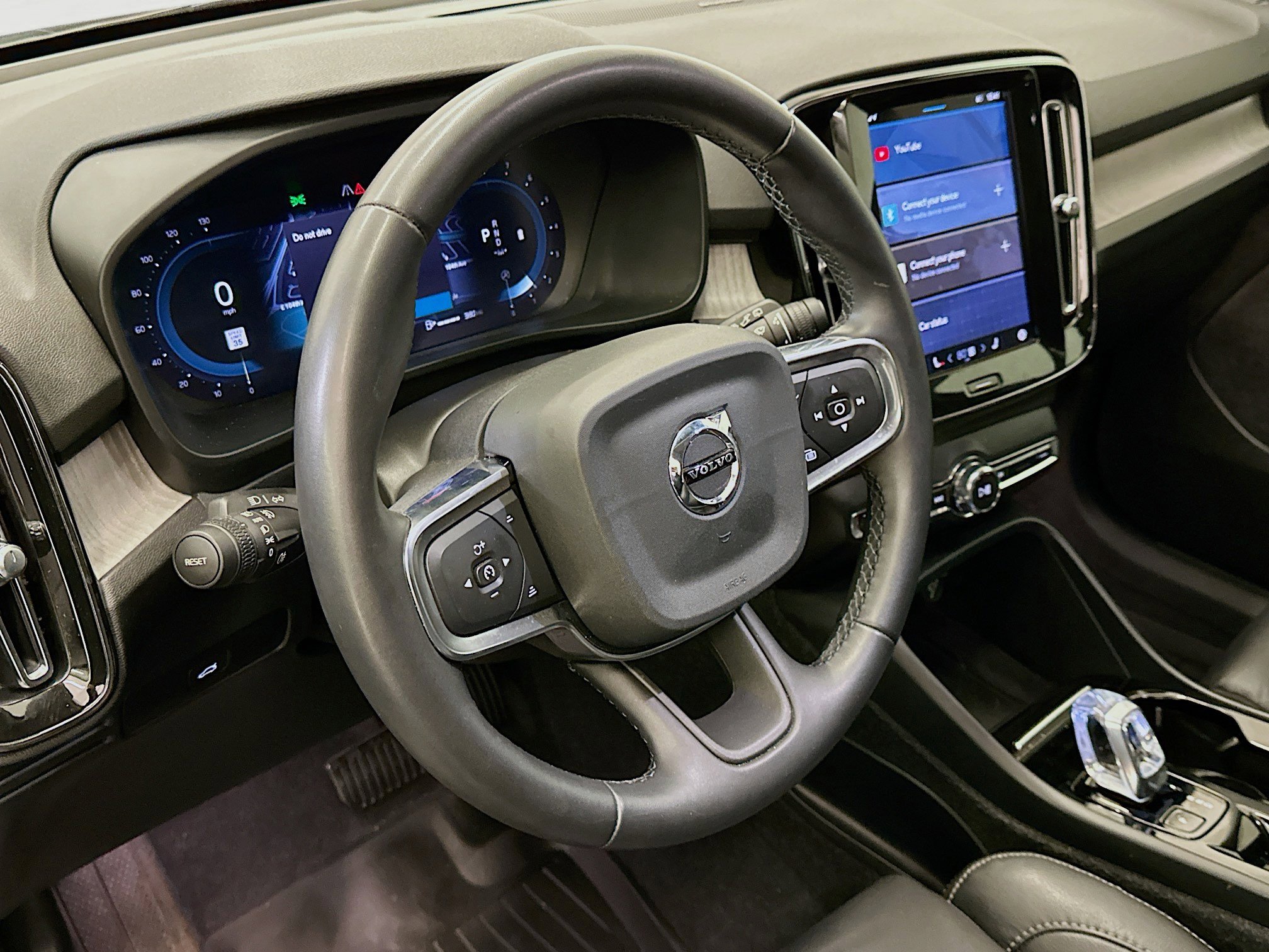 Used 2023 Volvo XC40 B5 Plus w/ Protection Package image 18