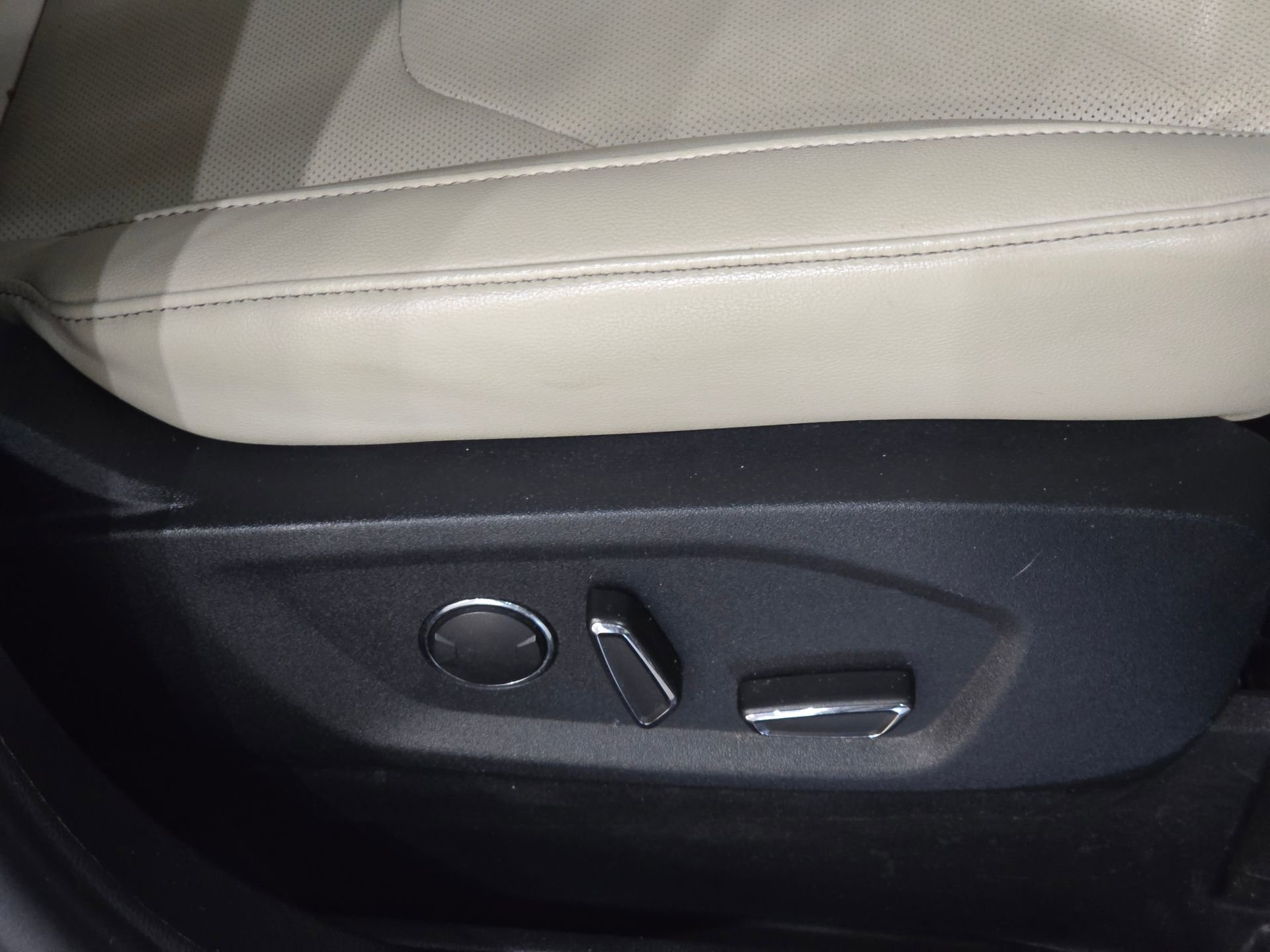 Used 2016 Ford Edge Titanium w/ Equipment Group 302A image 47