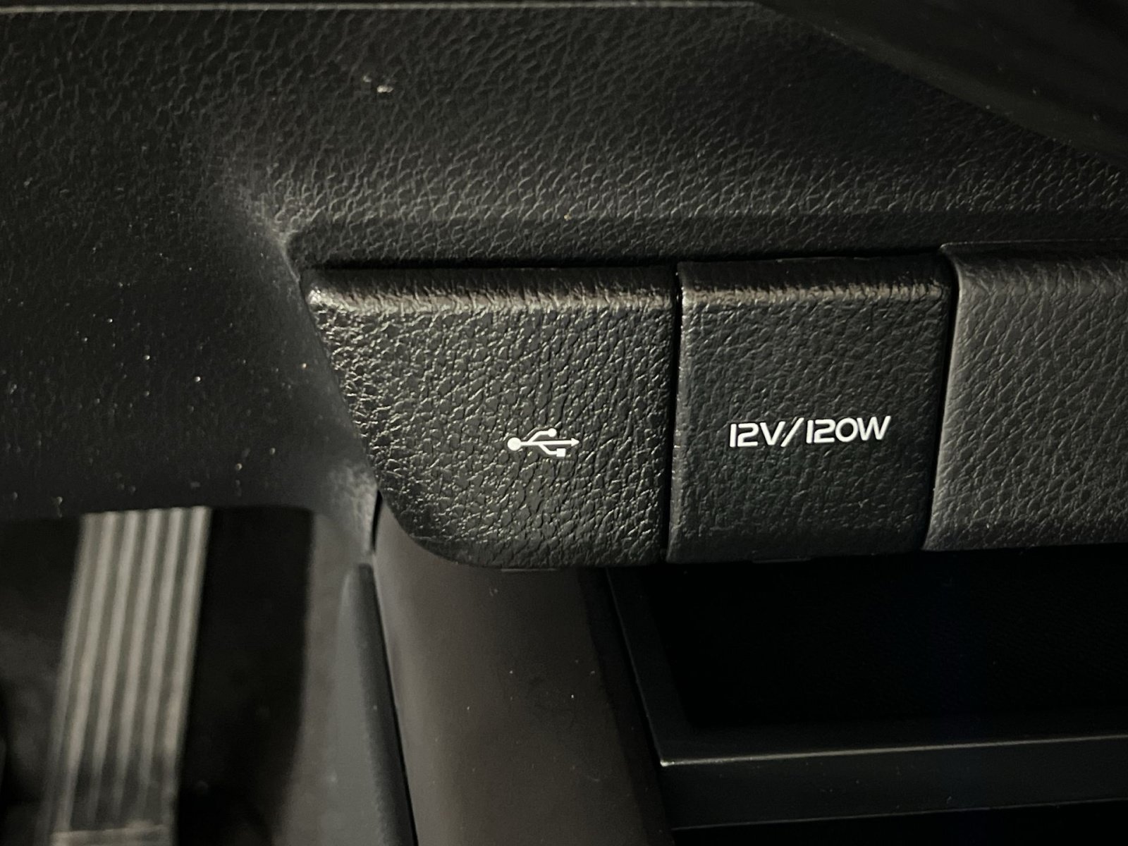 Used 2024 Toyota Camry SE w/ Convenience Package FWD image 34
