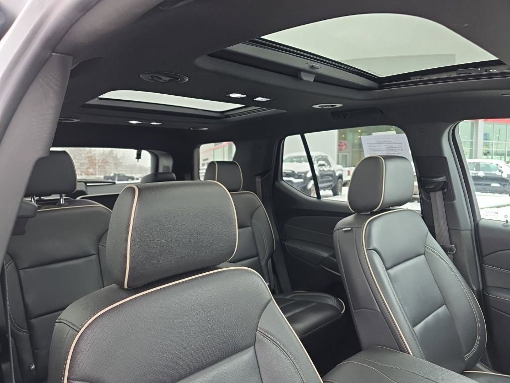 Used 2023 Chevrolet Traverse Premier w/ Redline Edition image 10