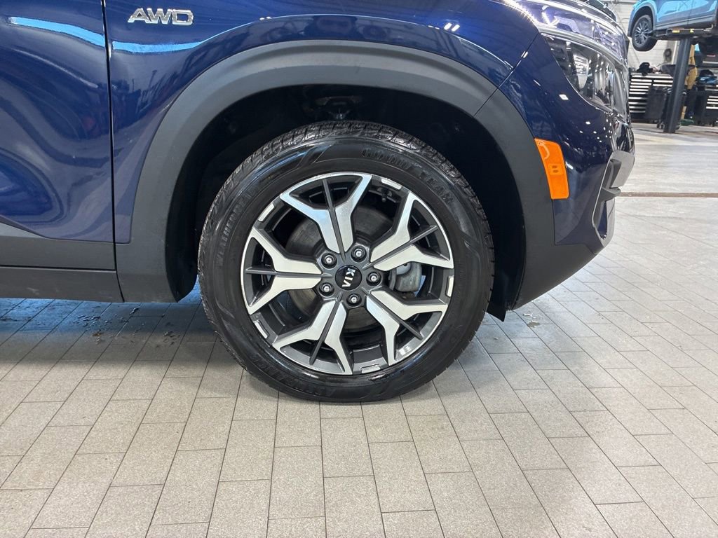 Certified 2021 Kia Seltos EX image 14