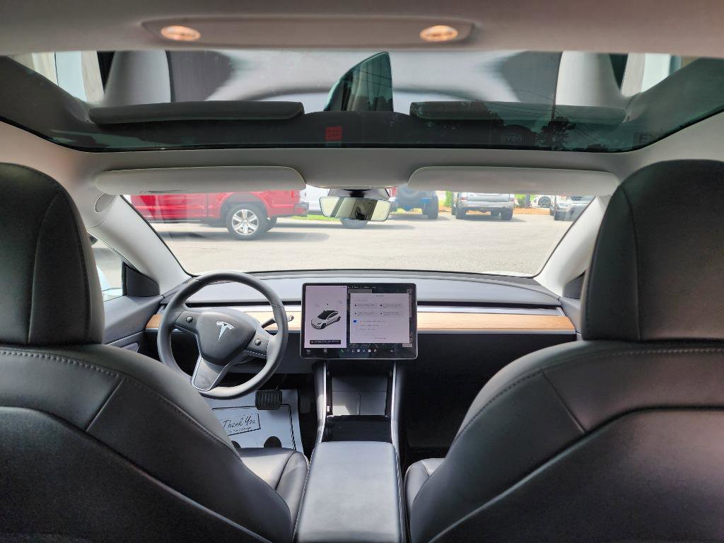 Used 2020 Tesla Model 3 Standard Range RWD image 9