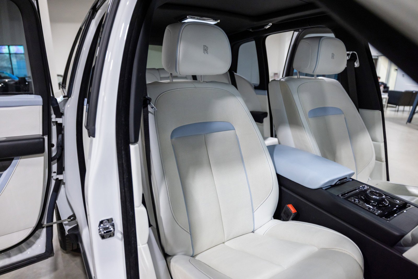 Used 2019 Rolls-Royce Cullinan image 32