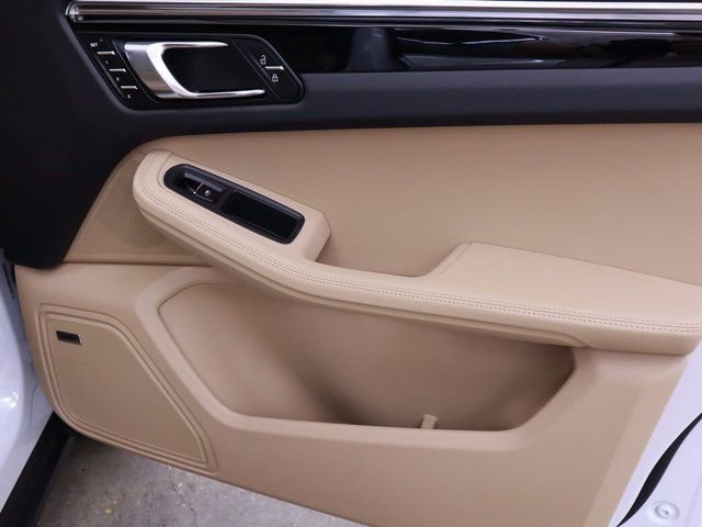 New 2024 Porsche Macan image 27