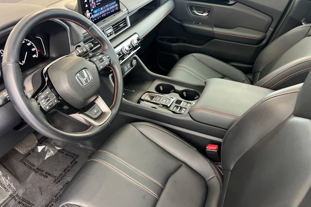 Used 2025 Honda Pilot TrailSport image 11