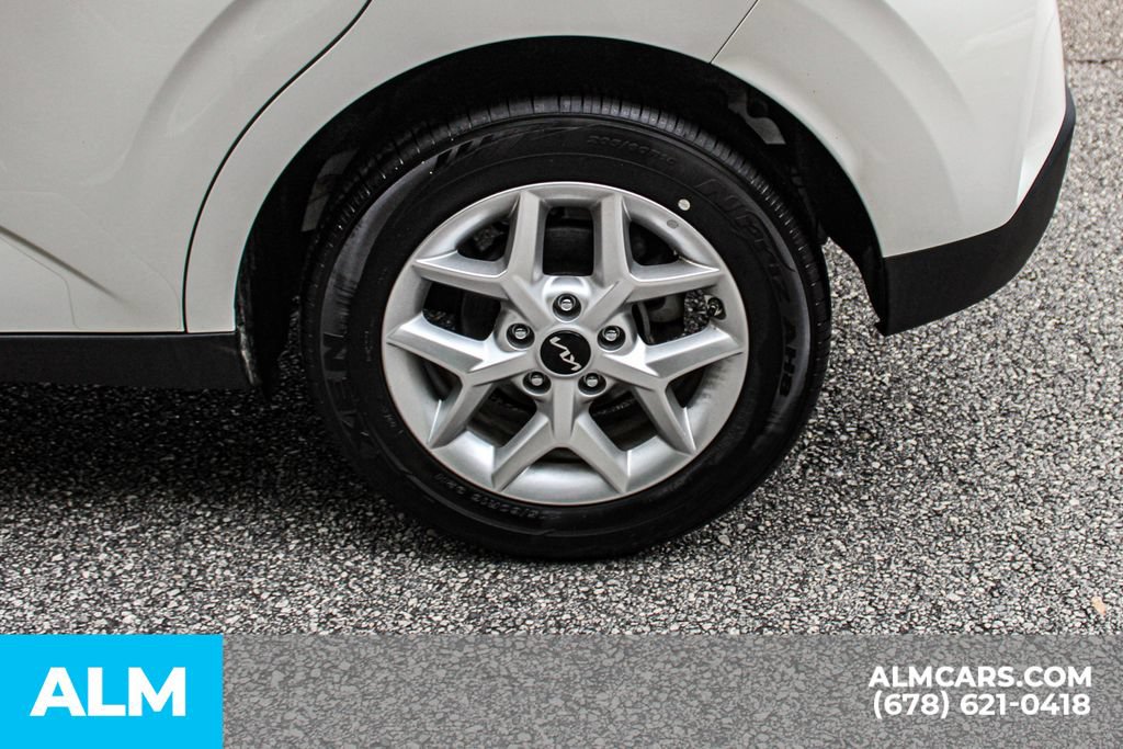 Used 2025 Kia Soul LX w/ LX Technology Package FWD image 16