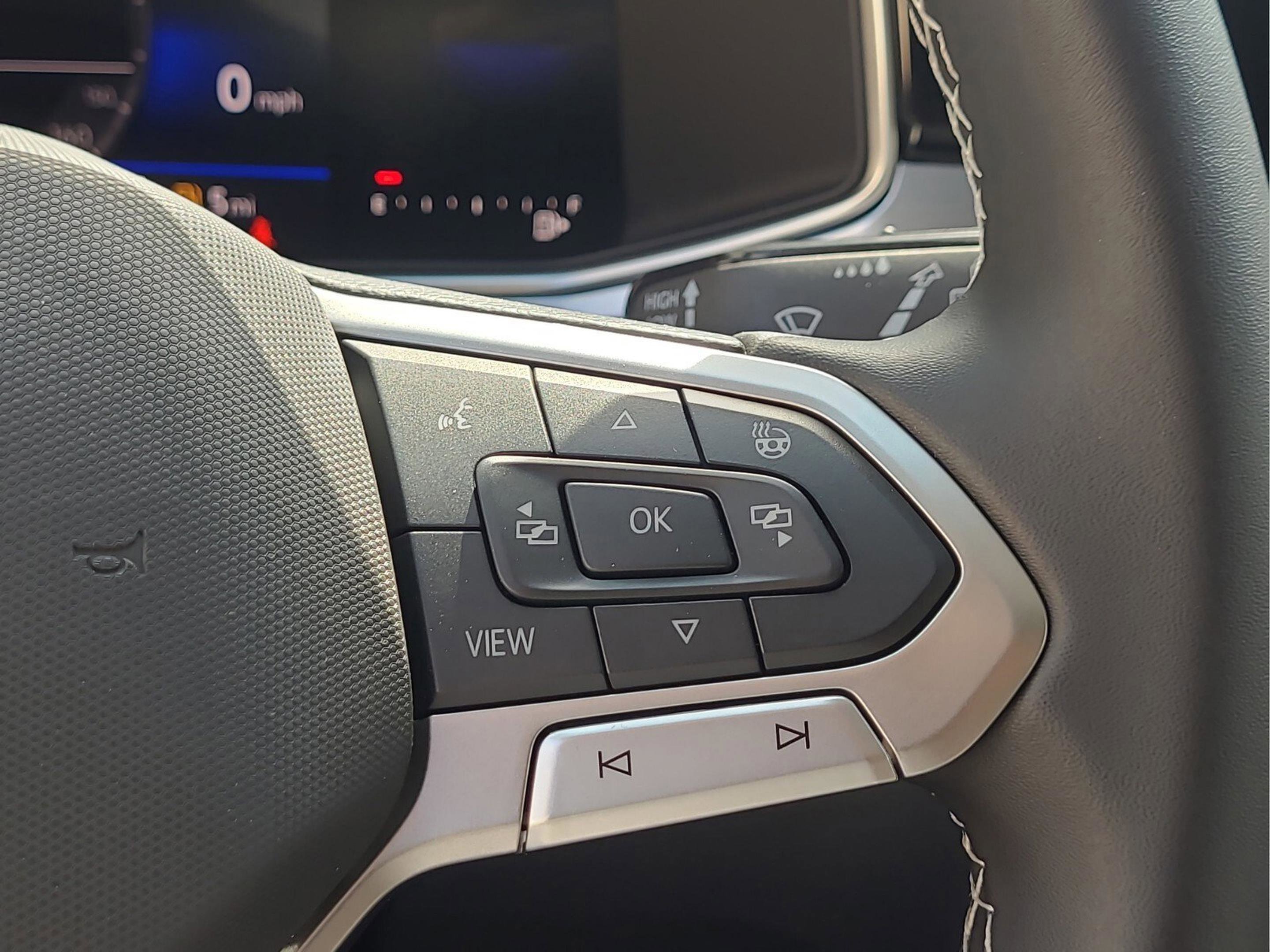 New 2025 Volkswagen Taos SE image 17