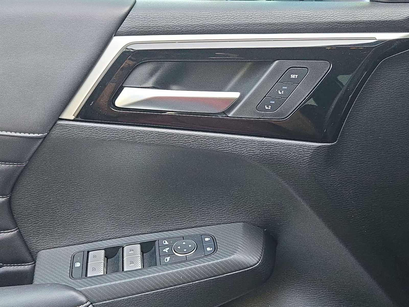 Used 2025 Mitsubishi Outlander SEL image 7