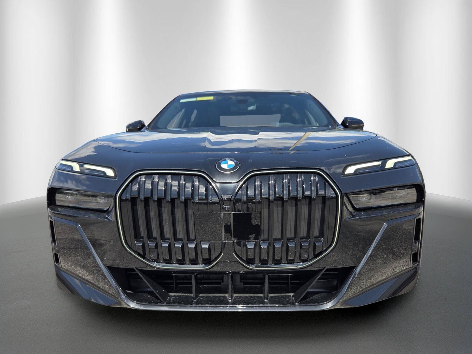 New 2026 BMW 740i RWD image 2