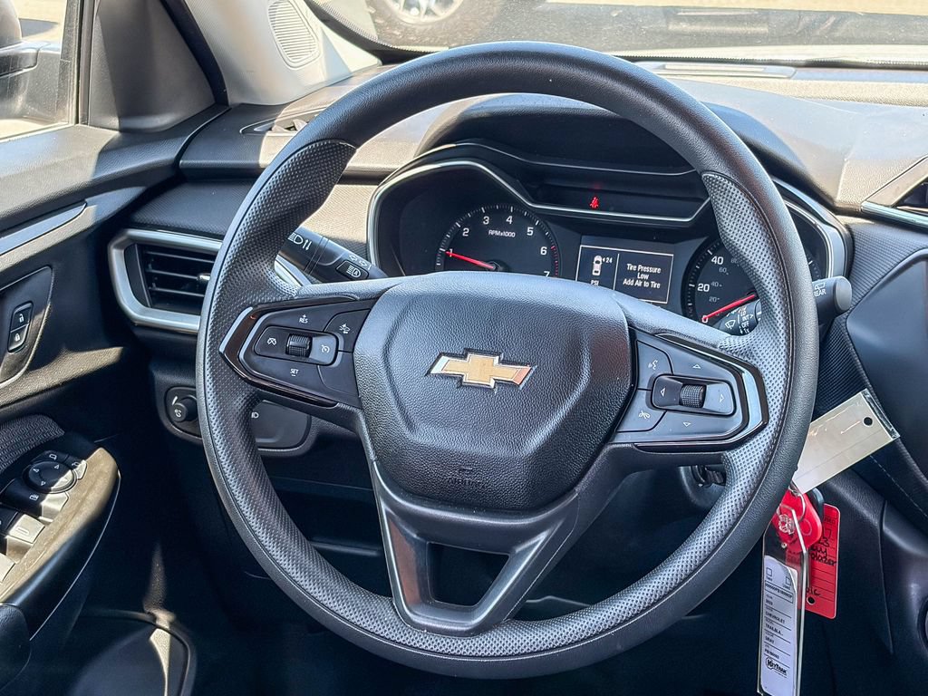 Used 2023 Chevrolet TrailBlazer LS FWD image 17