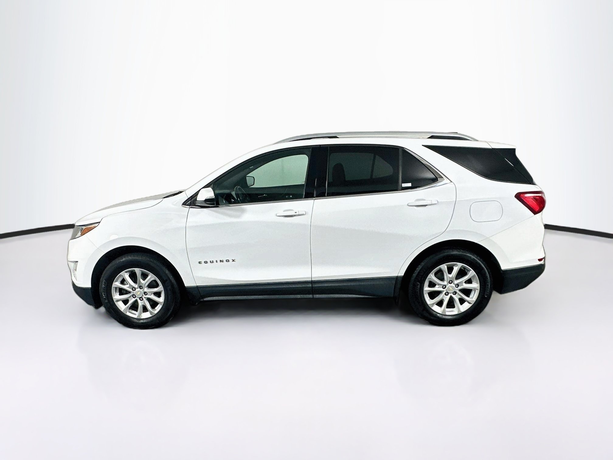 Used 2019 Chevrolet Equinox LT w/ Sun & Navigation Package AWD/4WD image 4