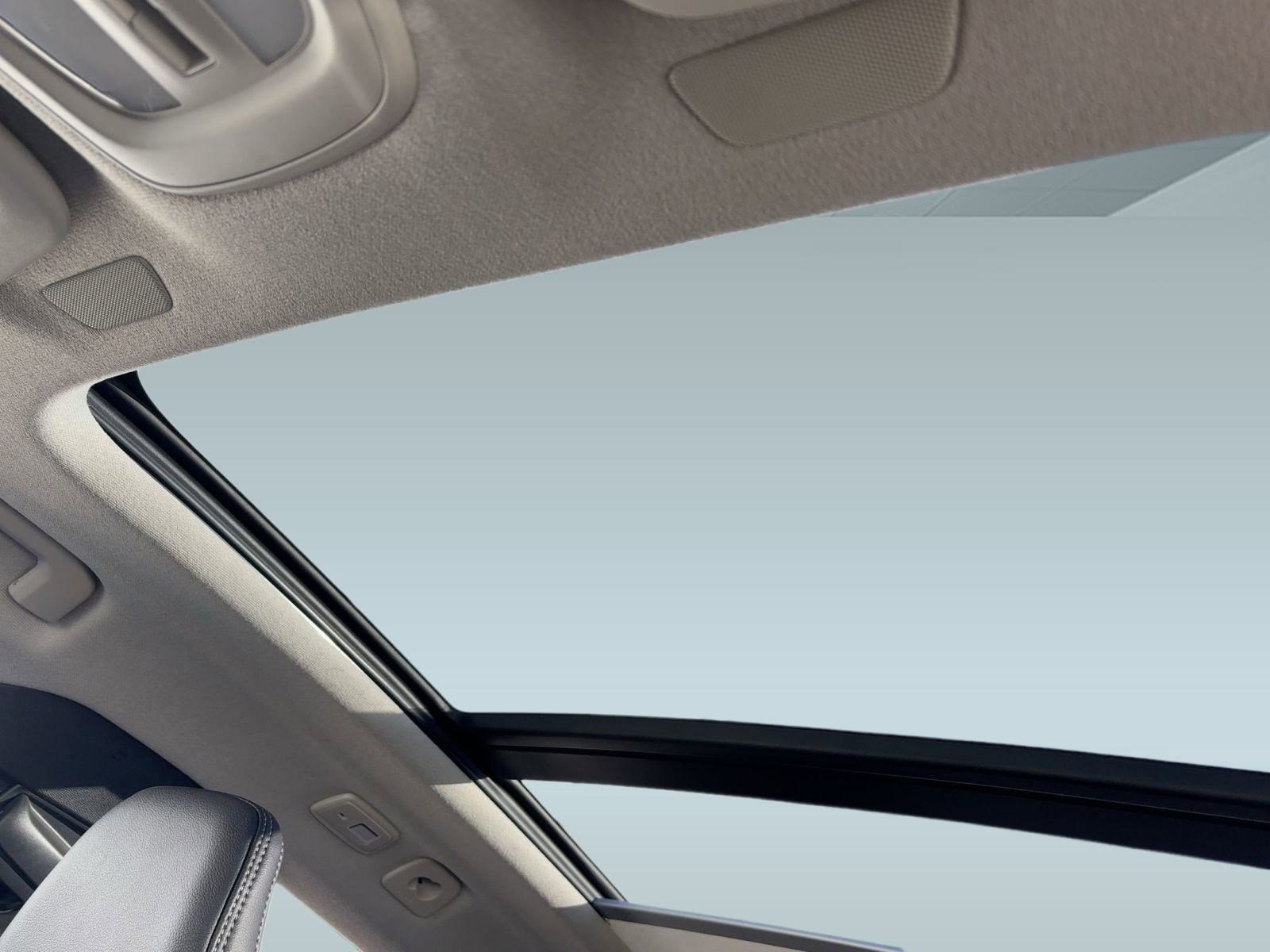 New 2026 Volvo XC40 B5 Ultra w/ Climate Package image 15