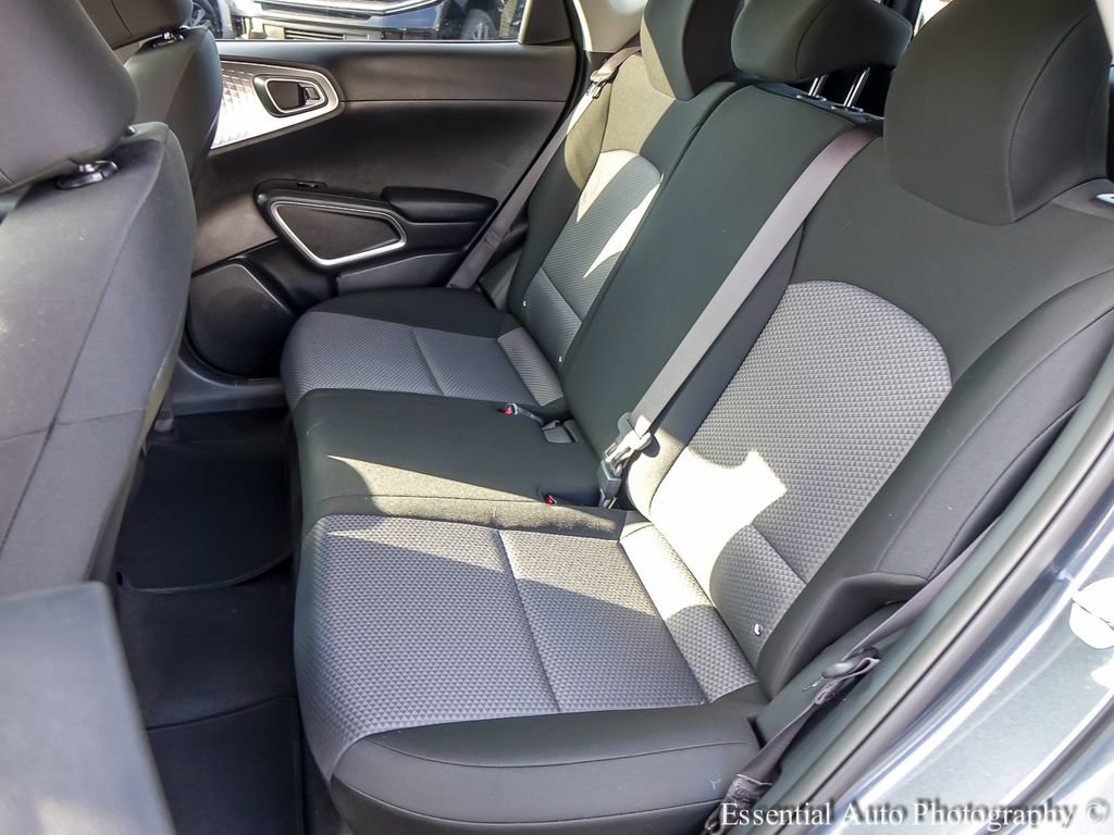 Used 2025 Kia Soul LX w/ LX Technology Package FWD image 10