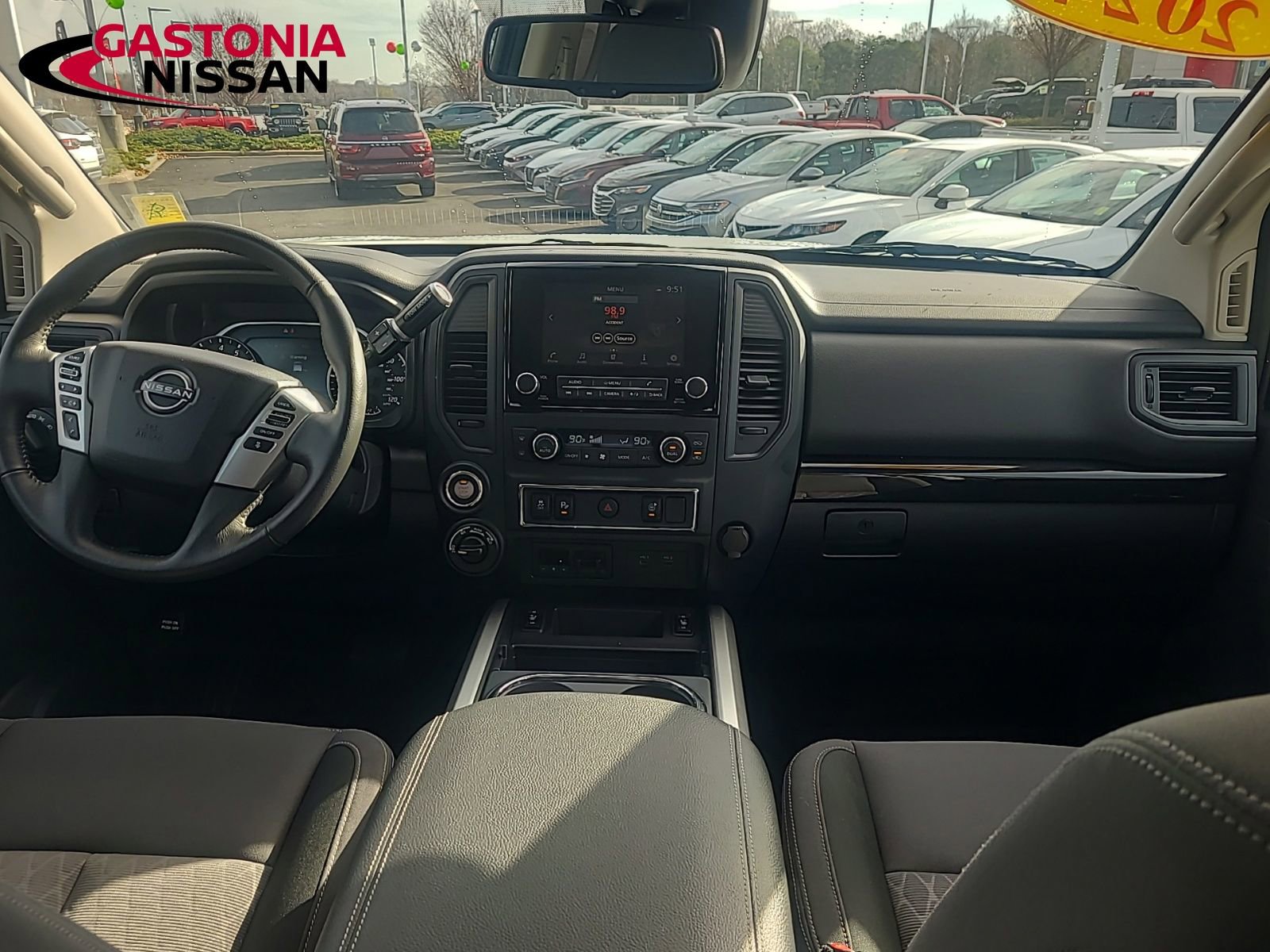 Used 2024 Nissan Titan SV w/ SV Convenience Package image 33