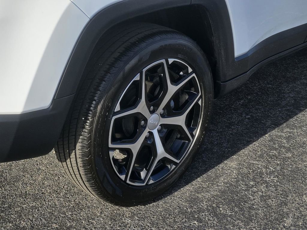 Used 2024 Jeep Compass Limited image 9