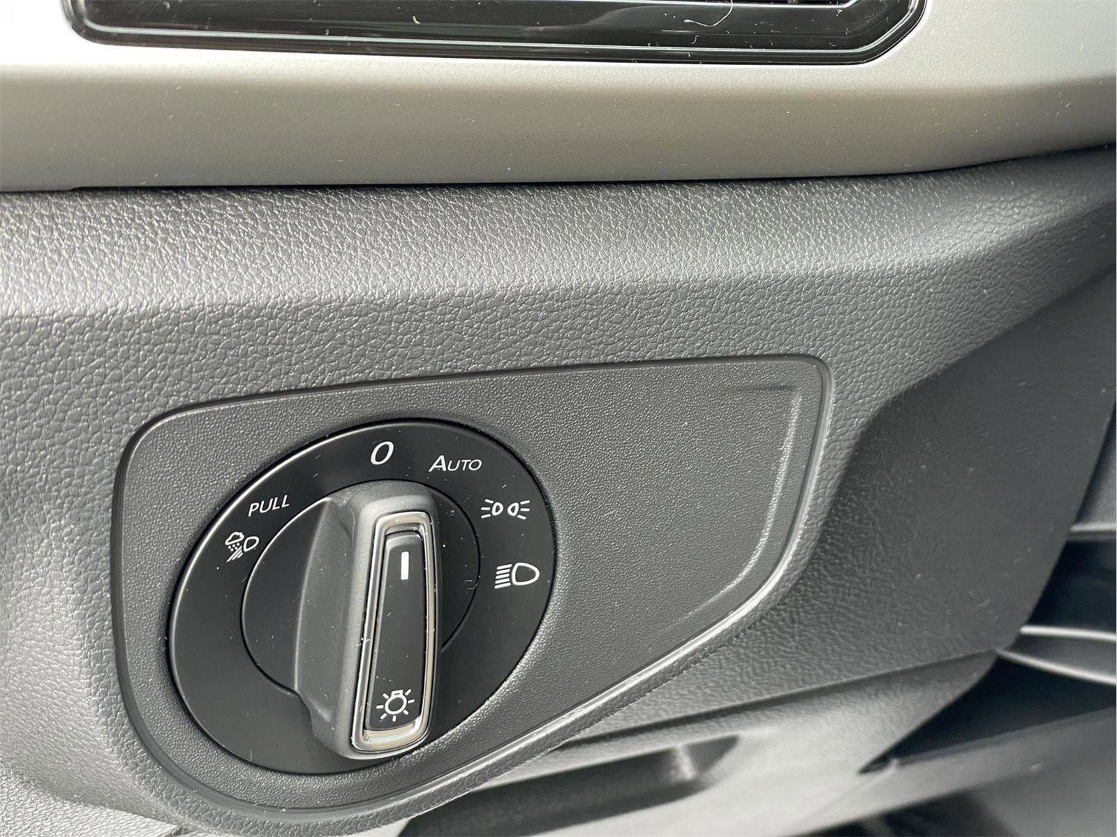 Used 2022 Volkswagen Atlas Cross Sport SE w/ Panoramic Sunroof Package image 25