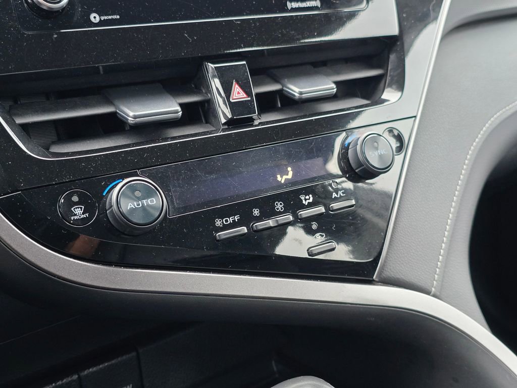 Used 2024 Toyota Camry SE image 30