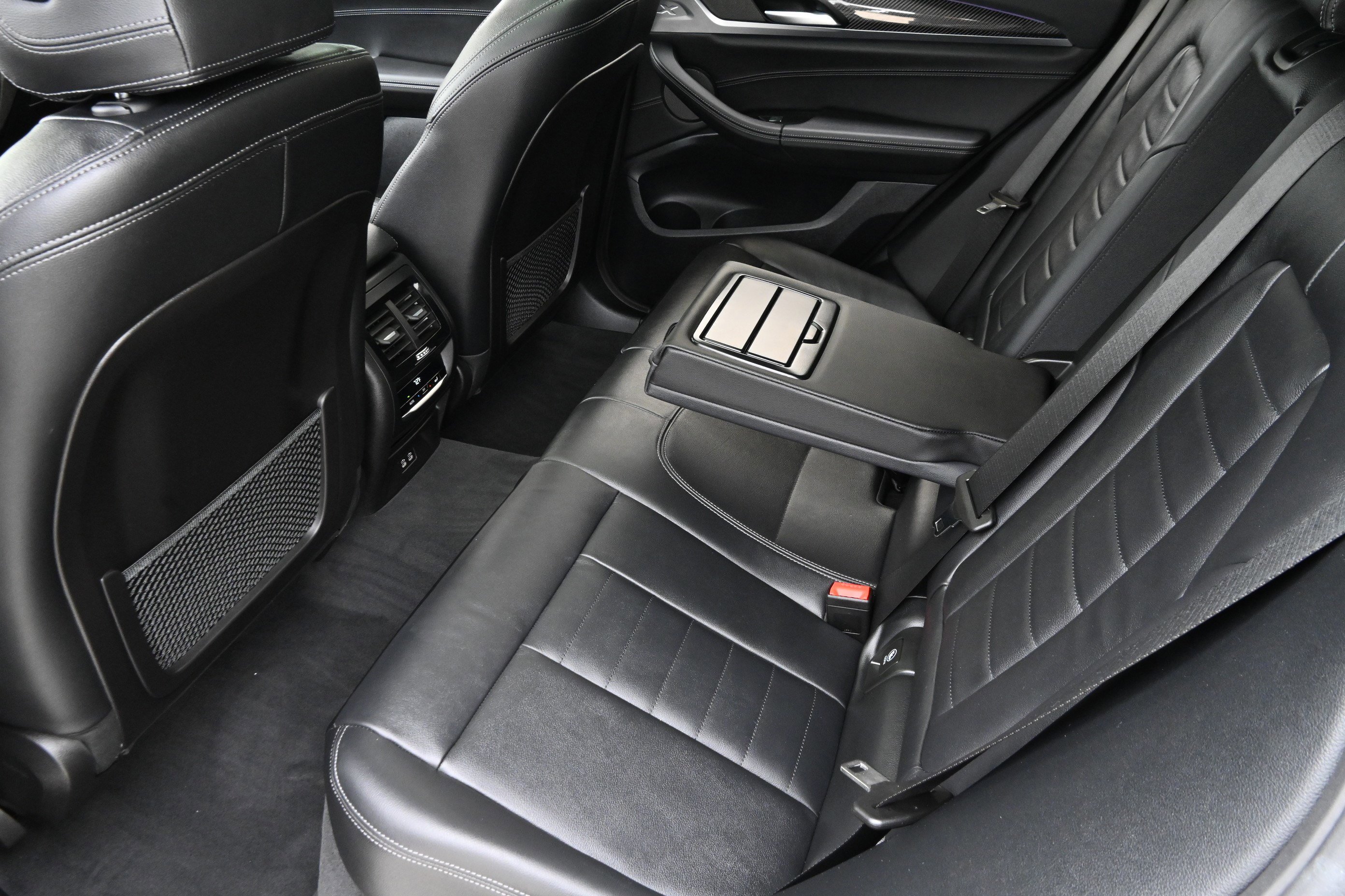 Certified 2024 BMW X4 M40i w/ Premium Package image 13