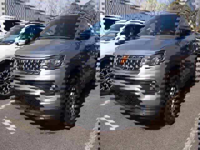 Used 2024 Jeep Compass Latitude image 1