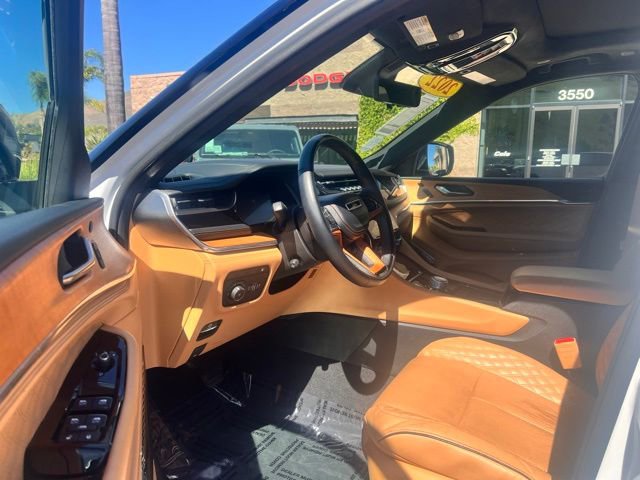 Used 2022 Jeep Grand Cherokee Summit image 2