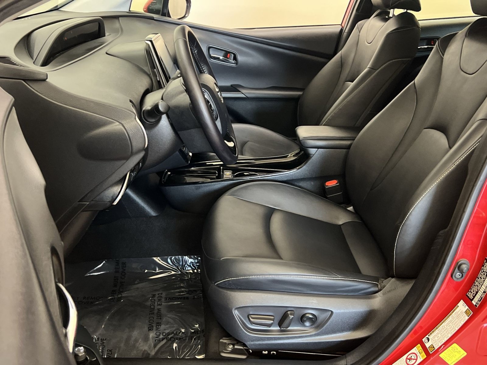 Used 2021 Toyota Prius Prime XLE w/ Carpet Mat Package (TMS) FWD image 12