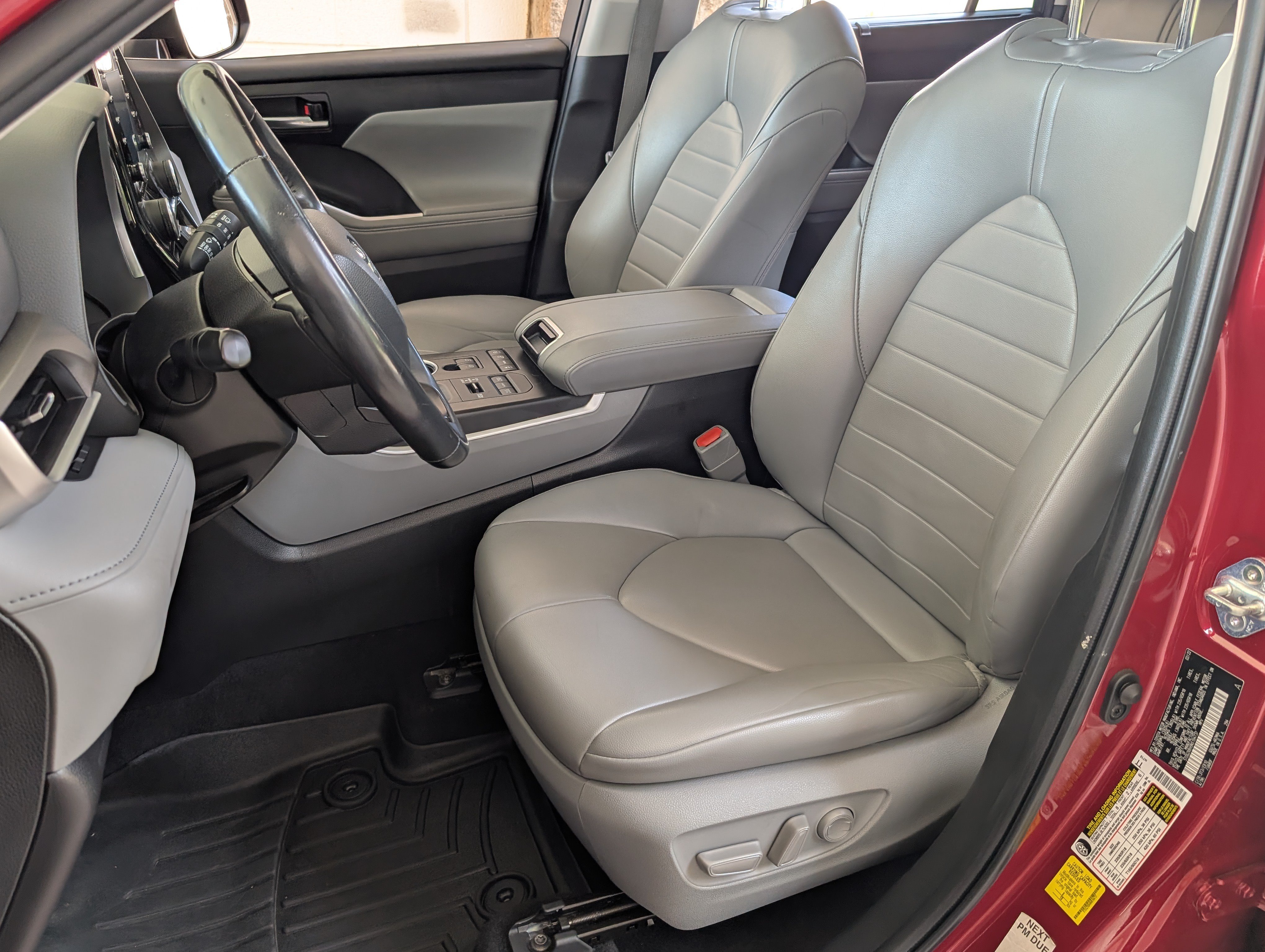 Used 2022 Toyota Highlander XLE AWD/4WD image 17