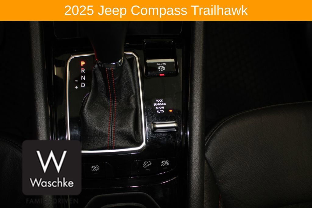 Used 2025 Jeep Compass Trailhawk w/ Trailhawk Convenience Group AWD/4WD image 31