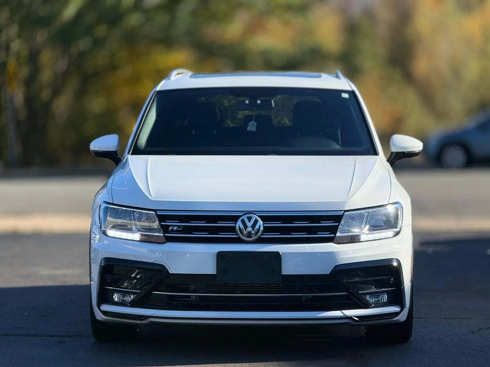 Used 2018 Volkswagen Tiguan SEL w/ R-Line Package AWD/4WD image 3