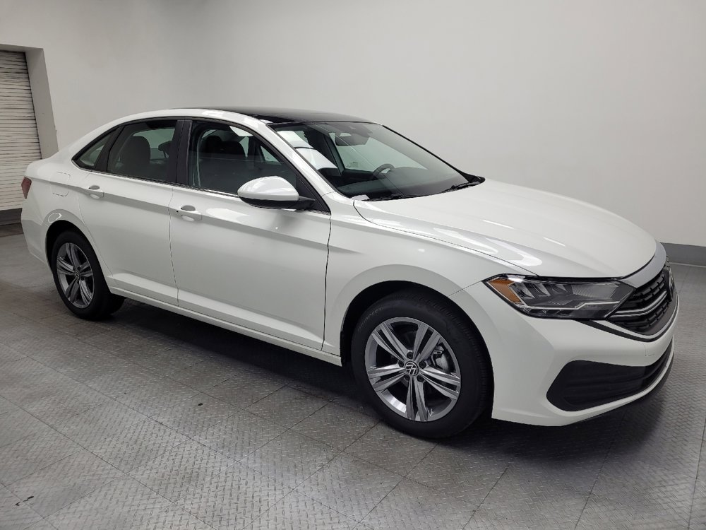 Used 2024 Volkswagen Jetta SE w/ Panoramic Sunroof Package image 11