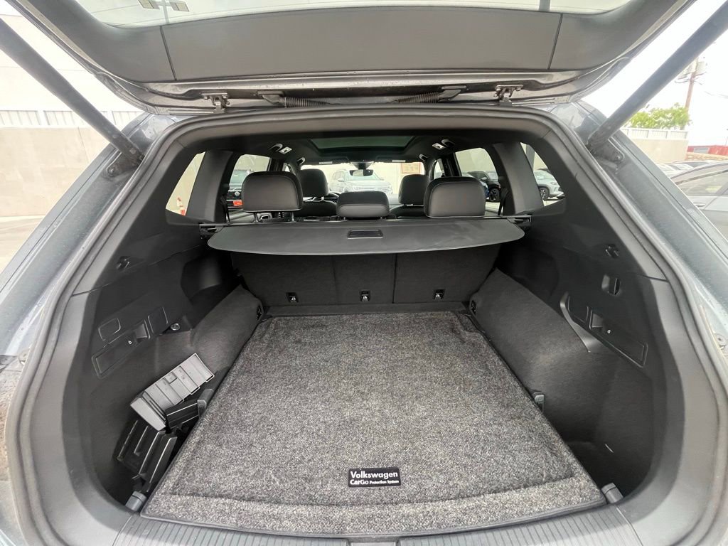 Used 2022 Volkswagen Tiguan SEL R-Line AWD/4WD image 6