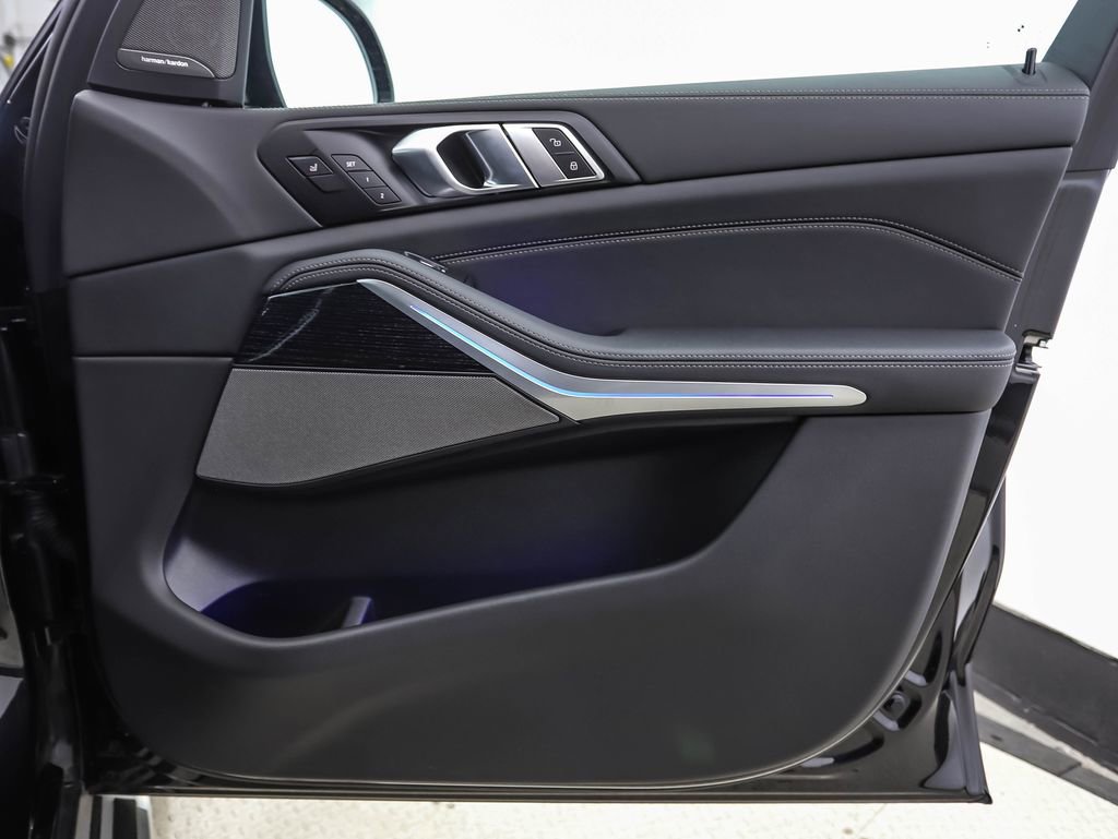 Used 2024 BMW X7 xDrive40i w/ Executive Package image 34