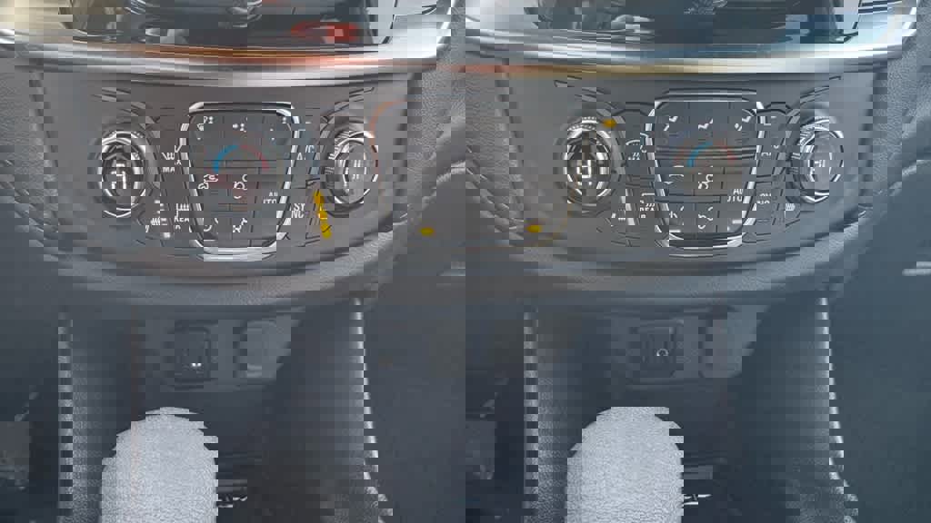 Used 2024 Chevrolet Traverse LT image 18