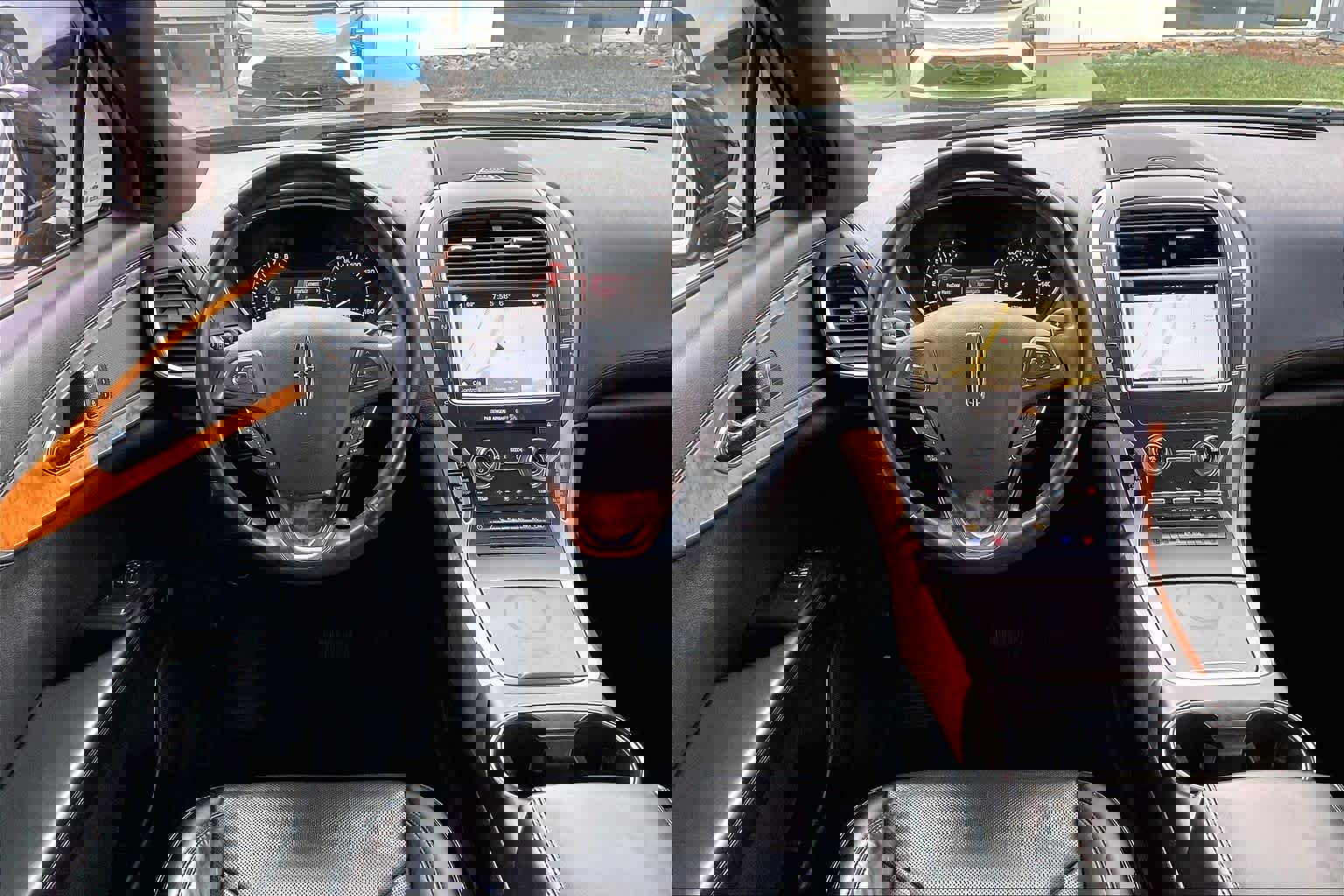 Used 2017 Lincoln MKX Reserve w/ Driver Assistance Package image 7