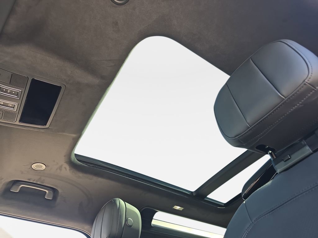 New 2026 Land Rover Defender 90 V8 image 30