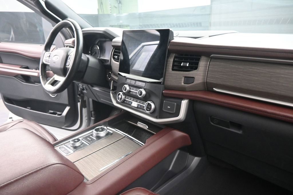 Used 2024 Ford Expedition Limited AWD/4WD image 22