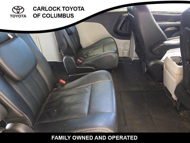 Used 2016 Chrysler Town & Country Touring FWD image 17