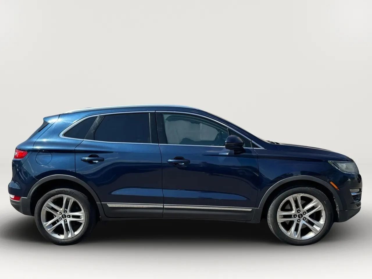Used 2017 Lincoln MKC Reserve w/ Lincoln MKC Climate Package image 5